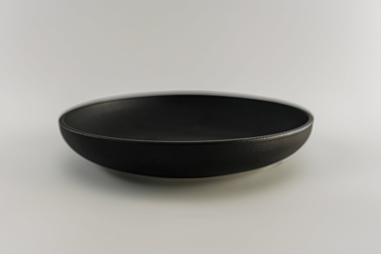 Stoneware dishes (matte black)